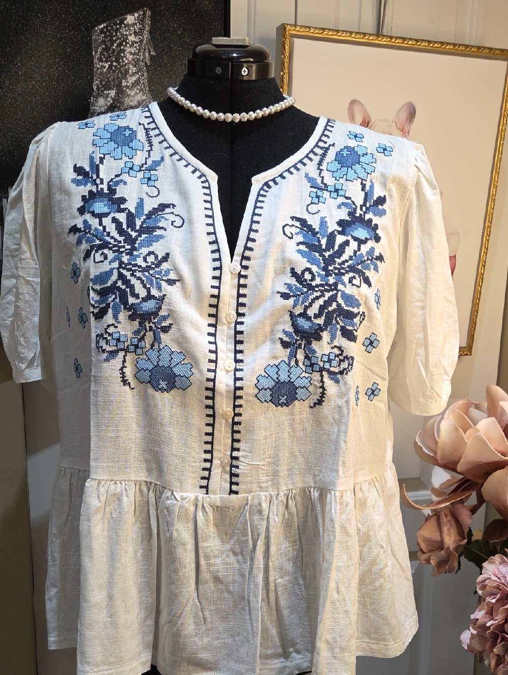 Nwt 1X & 2X Solitaire White Blouse with Blue Floral Embroidery